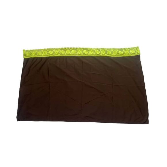 Boutique Black and Green Lace Scarf NWOT - Picture 2 of 9